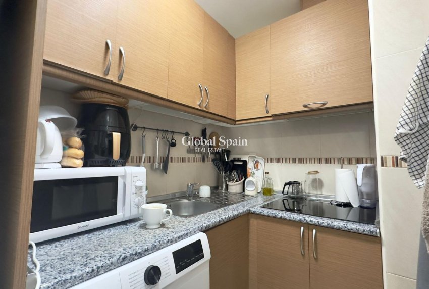Revente - APPARTEMENT -
TORREVIEJA - Torrevieja