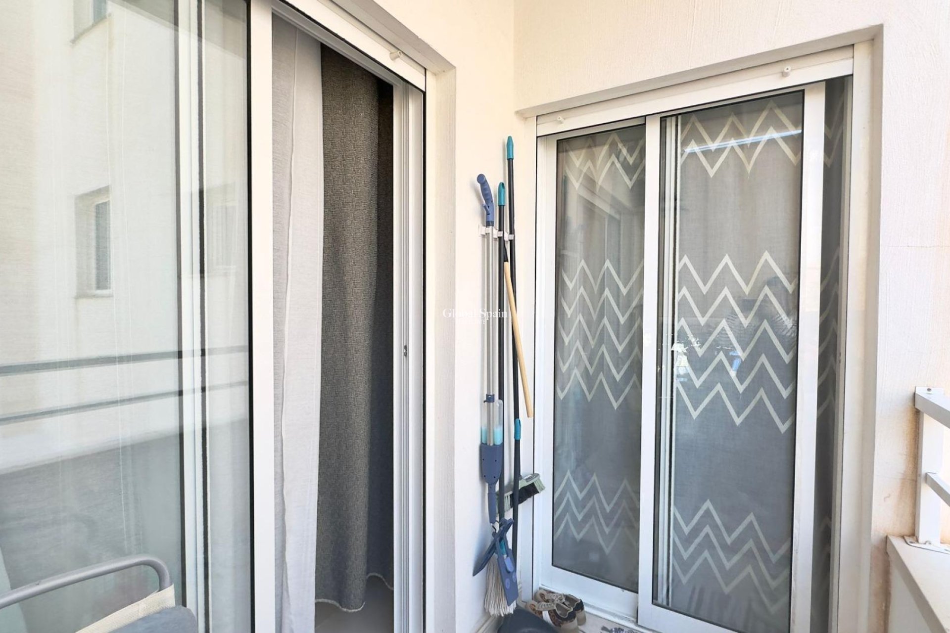 Revente - APPARTEMENT -
TORREVIEJA - Torrevieja