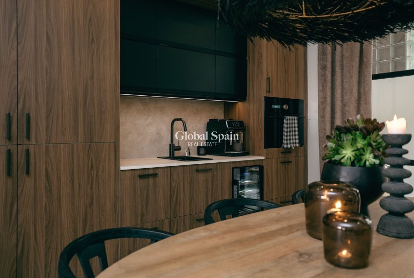 Revente - APPARTEMENT -
TORREVIEJA - Torrevieja