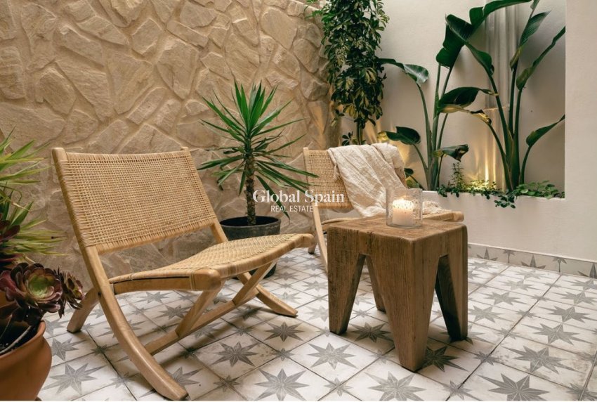 Revente - APPARTEMENT -
TORREVIEJA - Torrevieja