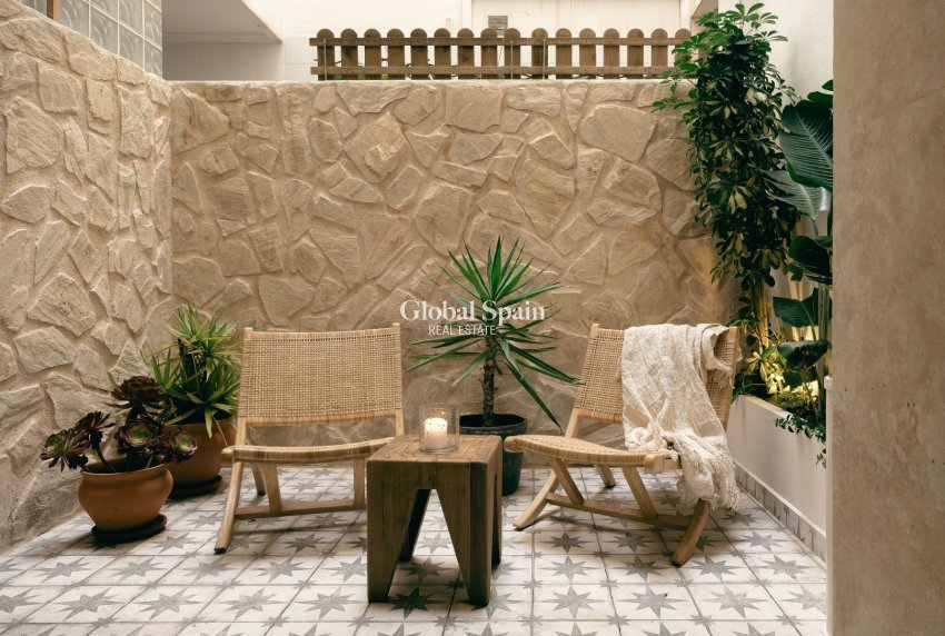 Revente - APPARTEMENT -
TORREVIEJA - Torrevieja