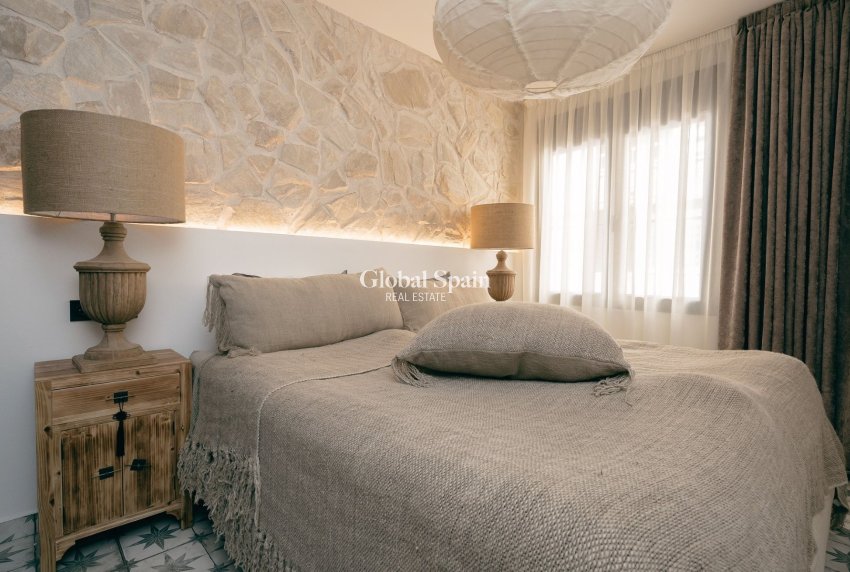 Revente - APPARTEMENT -
TORREVIEJA - Torrevieja