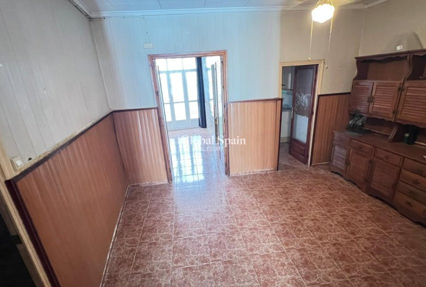 Revente - APPARTEMENT -
TORREVIEJA - Torrevieja