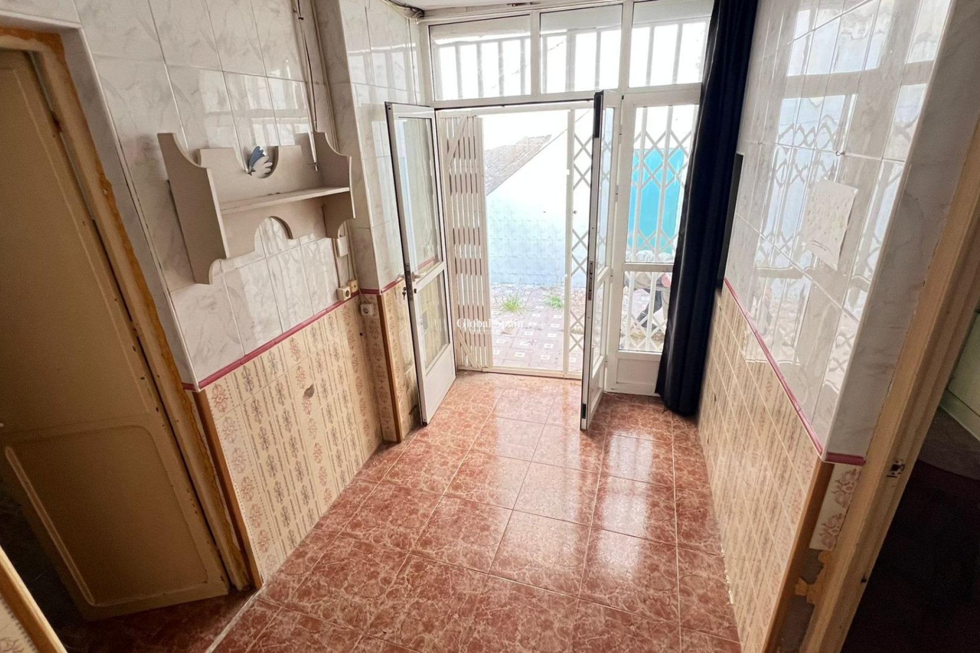 Revente - APPARTEMENT -
TORREVIEJA - Torrevieja