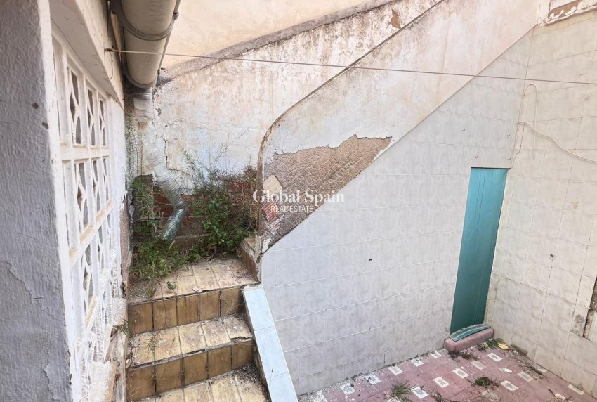Revente - APPARTEMENT -
TORREVIEJA - Torrevieja