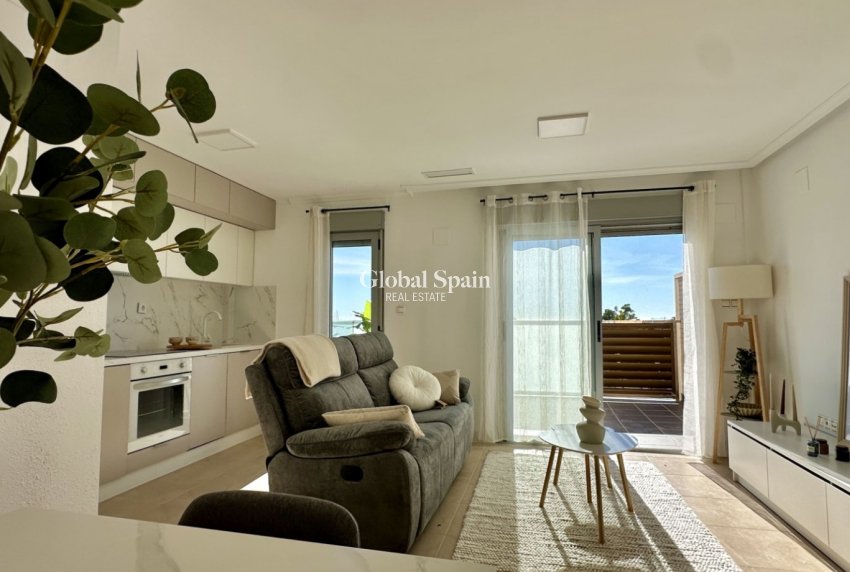 Revente - APPARTEMENT -
TORREVIEJA - Torrevieja