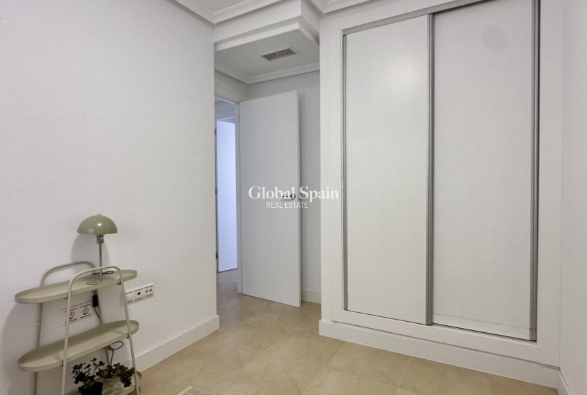 Revente - APPARTEMENT -
TORREVIEJA - Torrevieja