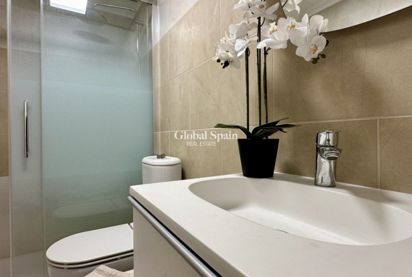 Revente - APPARTEMENT -
TORREVIEJA - Torrevieja