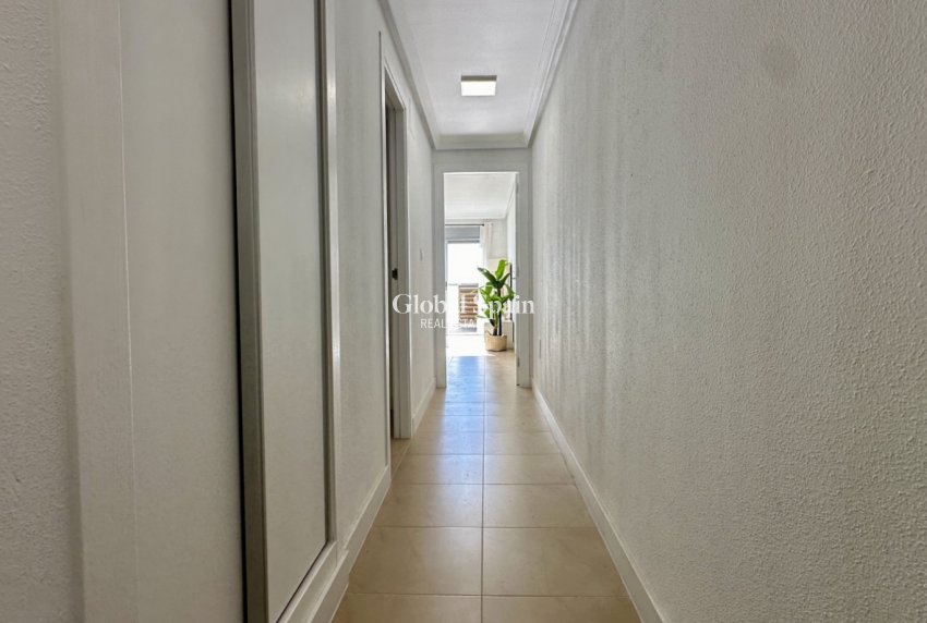 Revente - APPARTEMENT -
TORREVIEJA - Torrevieja