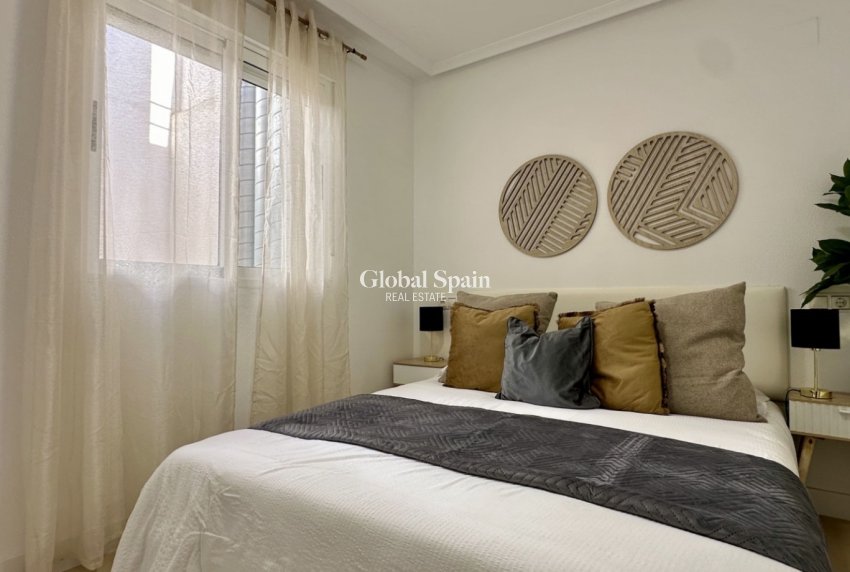 Revente - APPARTEMENT -
TORREVIEJA - Torrevieja