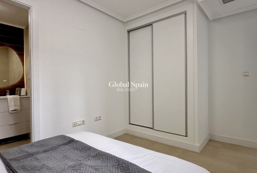 Revente - APPARTEMENT -
TORREVIEJA - Torrevieja