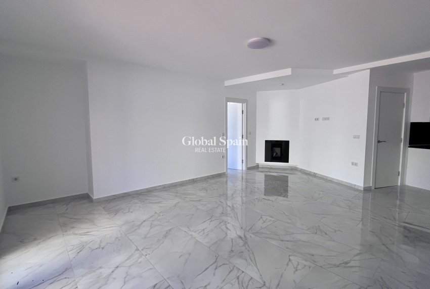 Revente - APPARTEMENT -
TORREVIEJA - Torrevieja