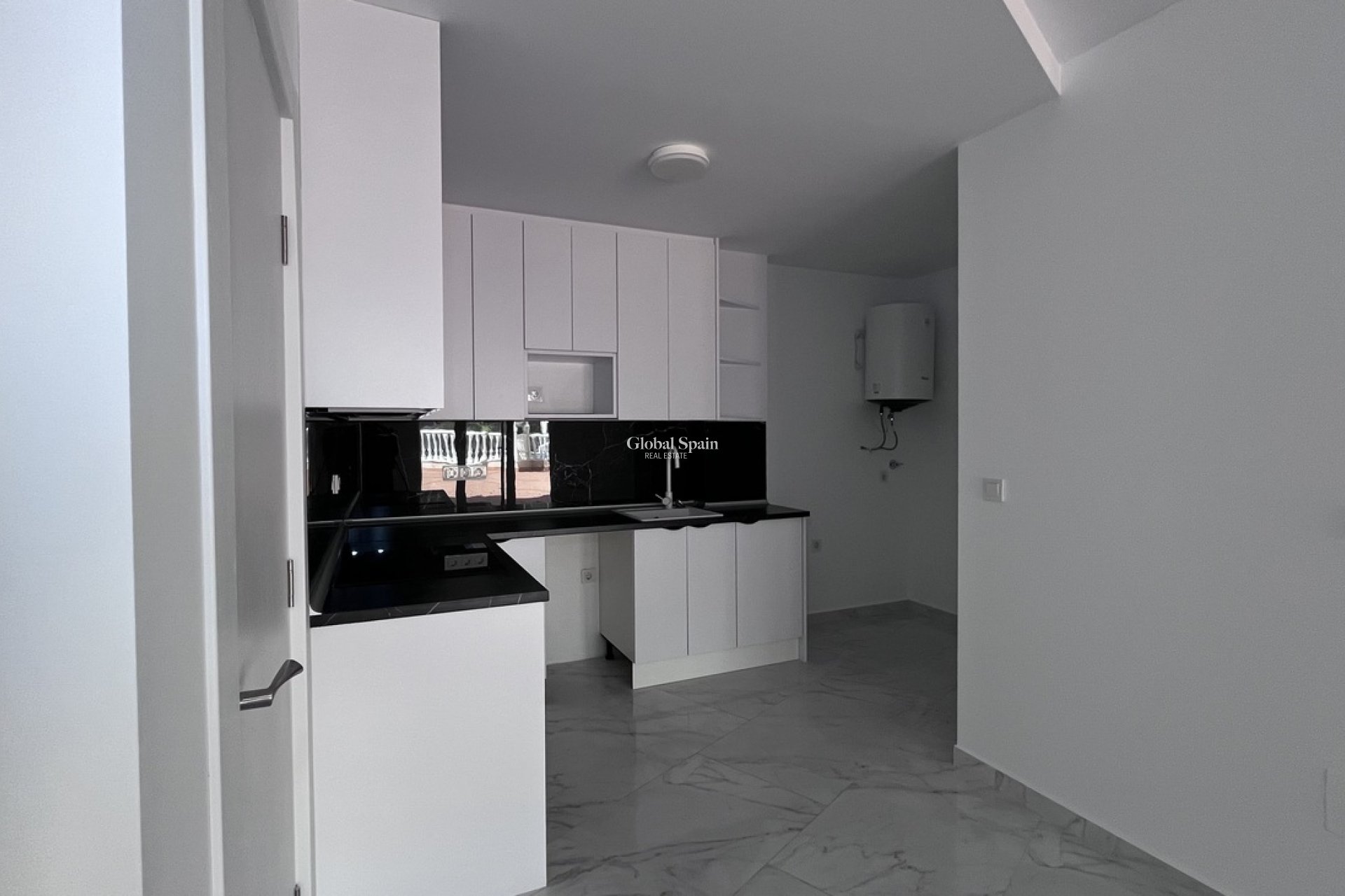 Revente - APPARTEMENT -
TORREVIEJA - Torrevieja