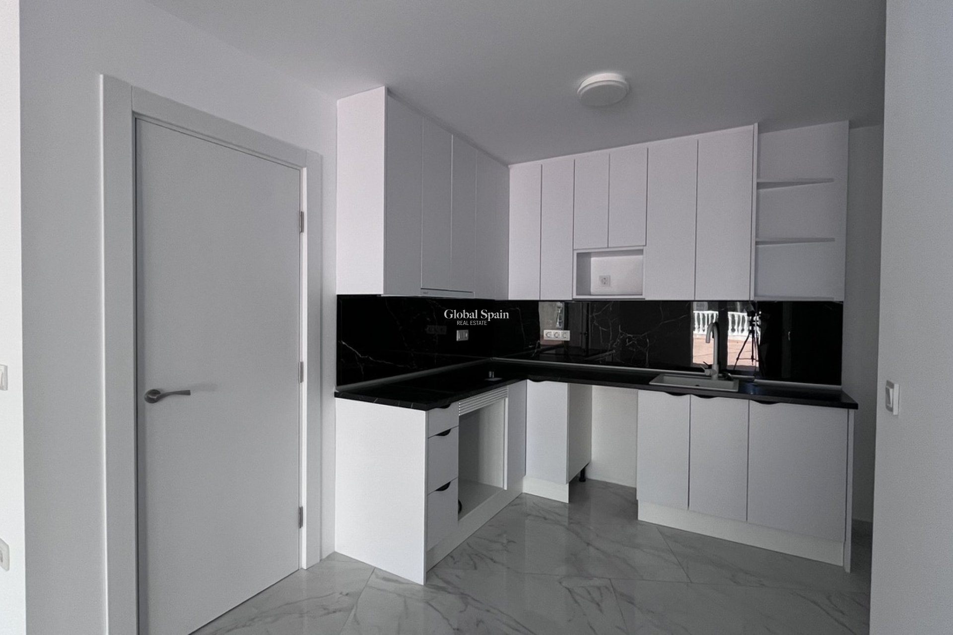 Revente - APPARTEMENT -
TORREVIEJA - Torrevieja