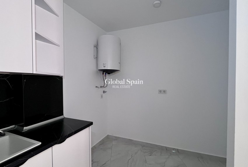 Revente - APPARTEMENT -
TORREVIEJA - Torrevieja