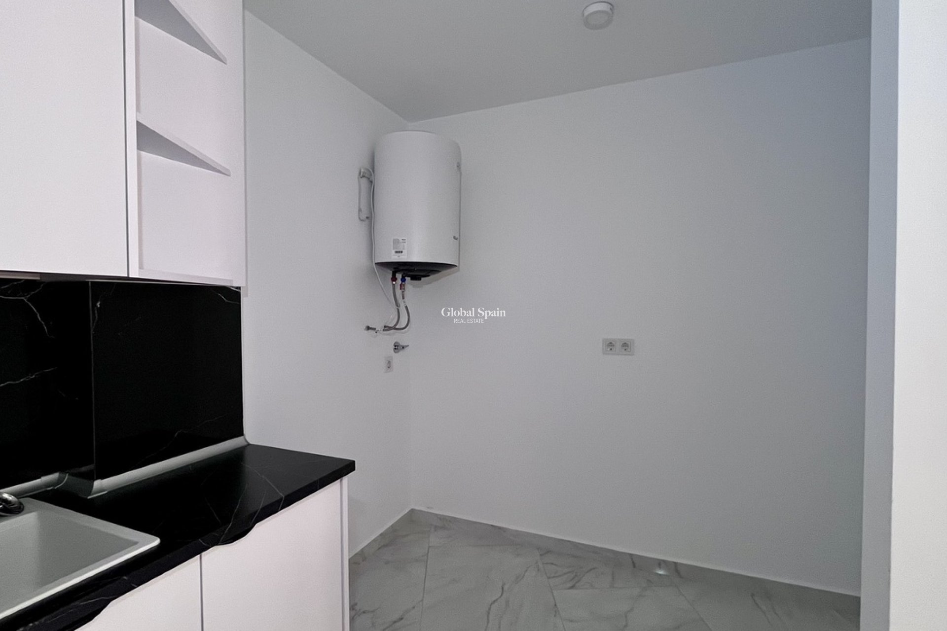 Revente - APPARTEMENT -
TORREVIEJA - Torrevieja