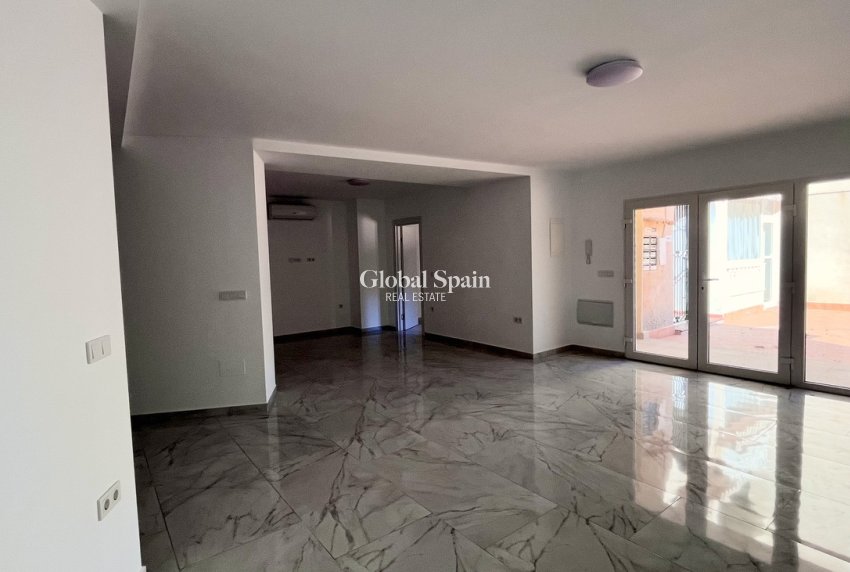 Revente - APPARTEMENT -
TORREVIEJA - Torrevieja