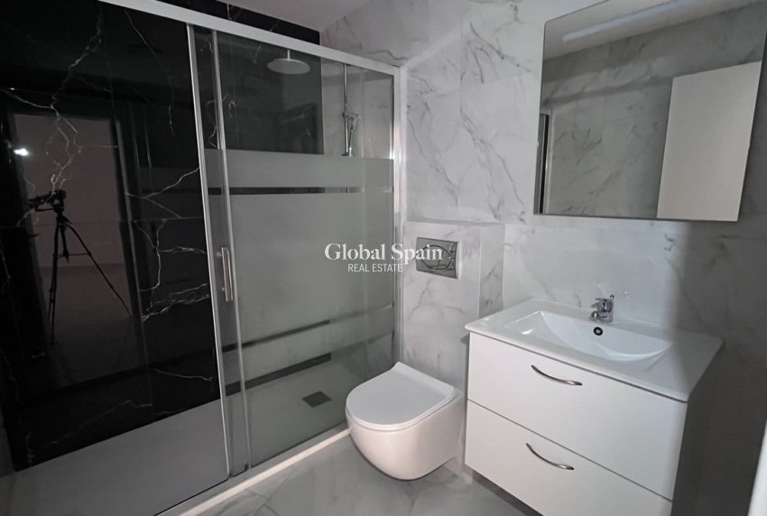 Revente - APPARTEMENT -
TORREVIEJA - Torrevieja