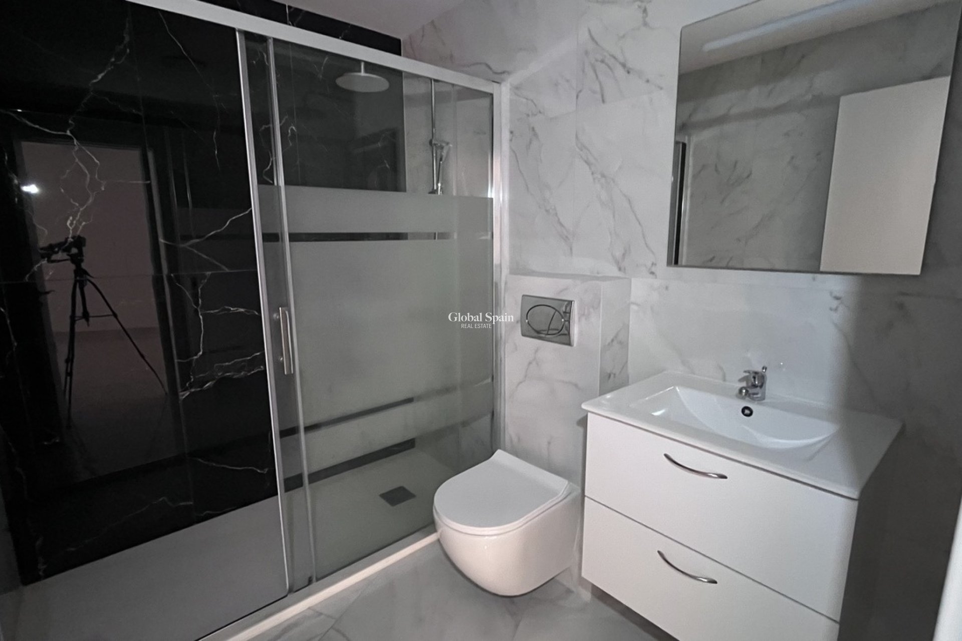 Revente - APPARTEMENT -
TORREVIEJA - Torrevieja
