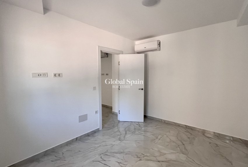 Revente - APPARTEMENT -
TORREVIEJA - Torrevieja