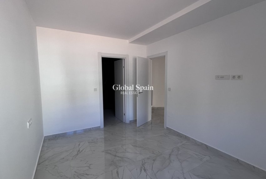Revente - APPARTEMENT -
TORREVIEJA - Torrevieja