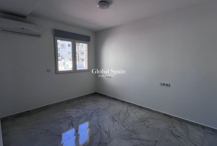 Revente - APPARTEMENT -
TORREVIEJA - Torrevieja