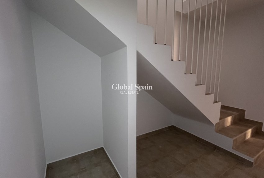 Revente - APPARTEMENT -
TORREVIEJA - Torrevieja
