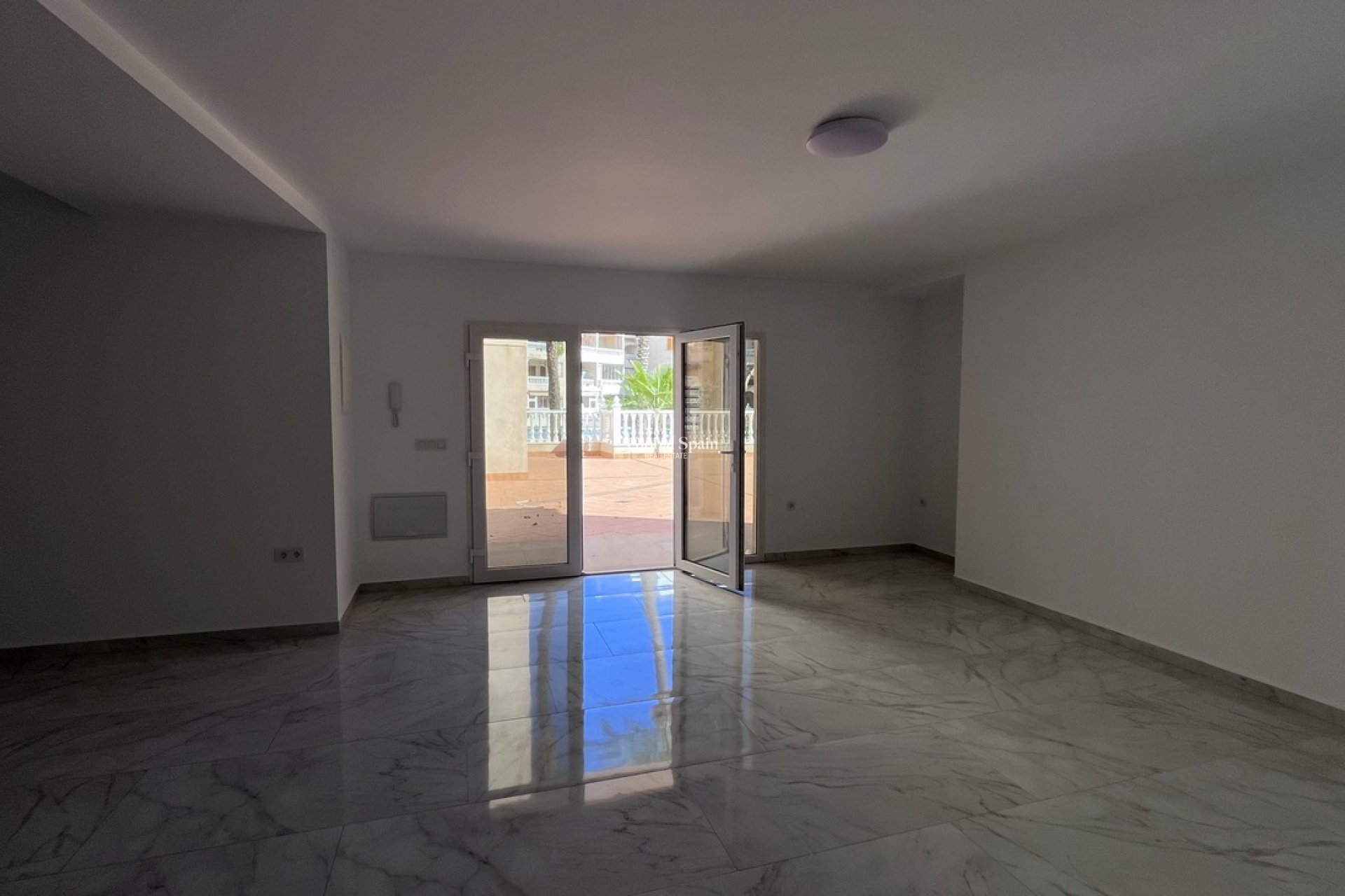 Revente - APPARTEMENT -
TORREVIEJA - Torrevieja