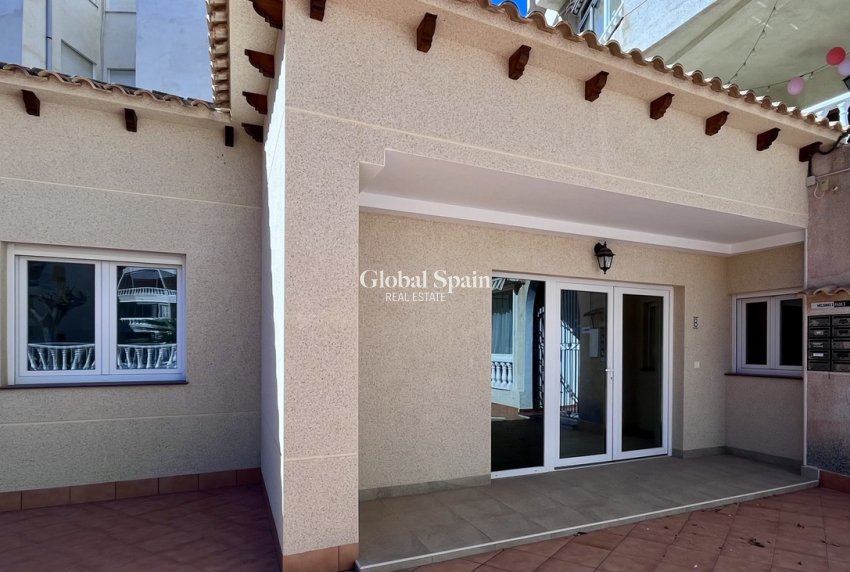 Revente - APPARTEMENT -
TORREVIEJA - Torrevieja
