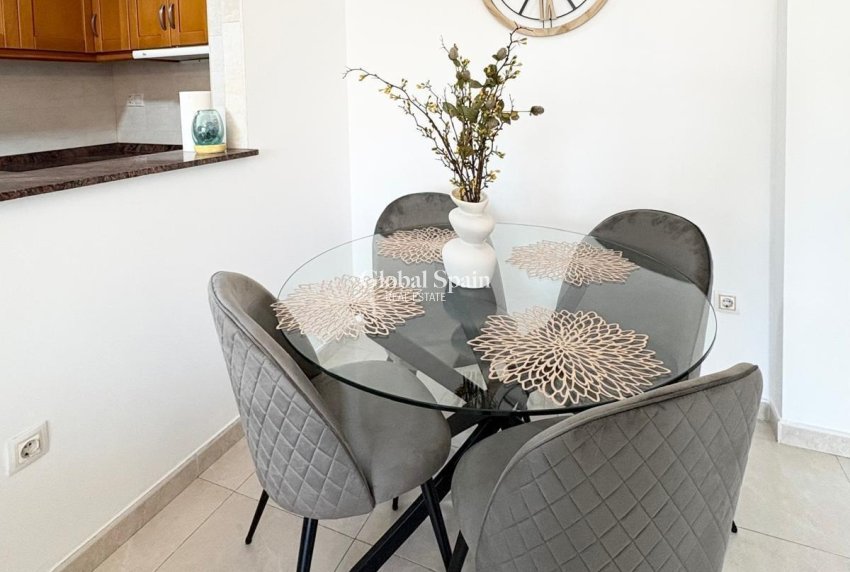 Revente - APPARTEMENT -
TORREVIEJA - Torrevieja