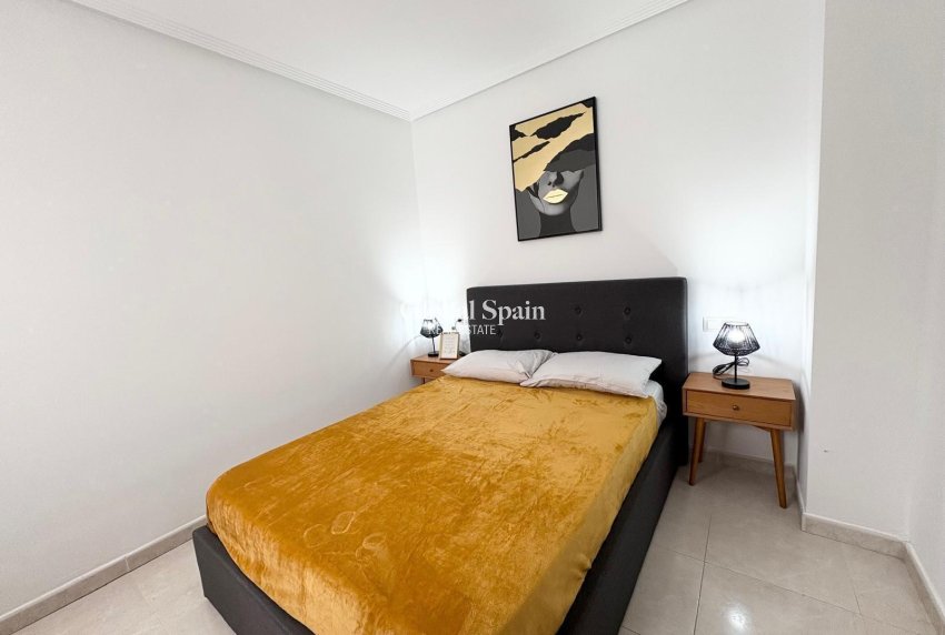 Revente - APPARTEMENT -
TORREVIEJA - Torrevieja