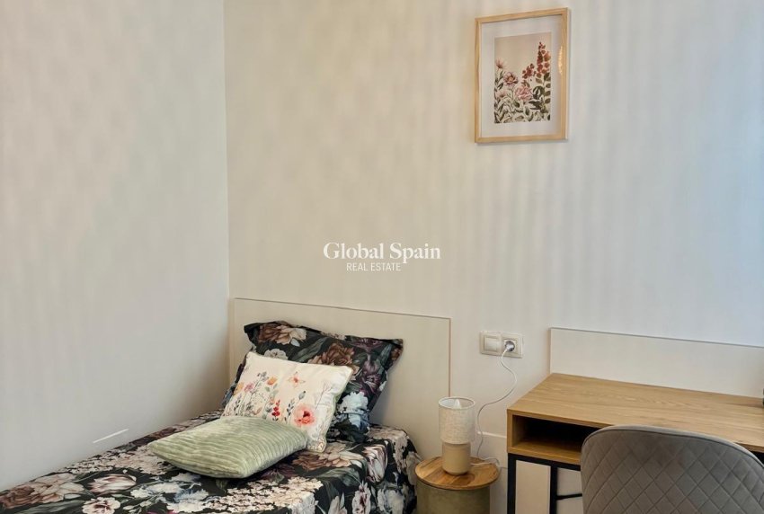 Revente - APPARTEMENT -
TORREVIEJA - Torrevieja