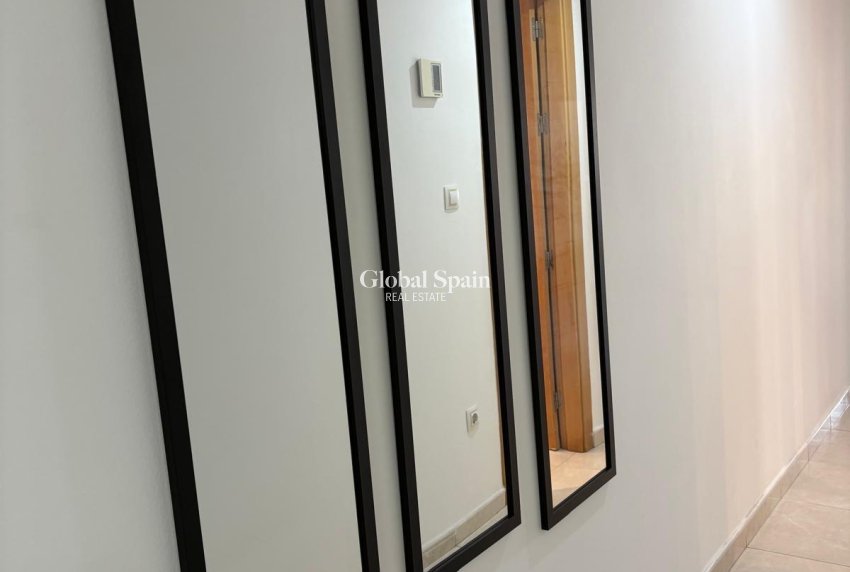 Revente - APPARTEMENT -
TORREVIEJA - Torrevieja
