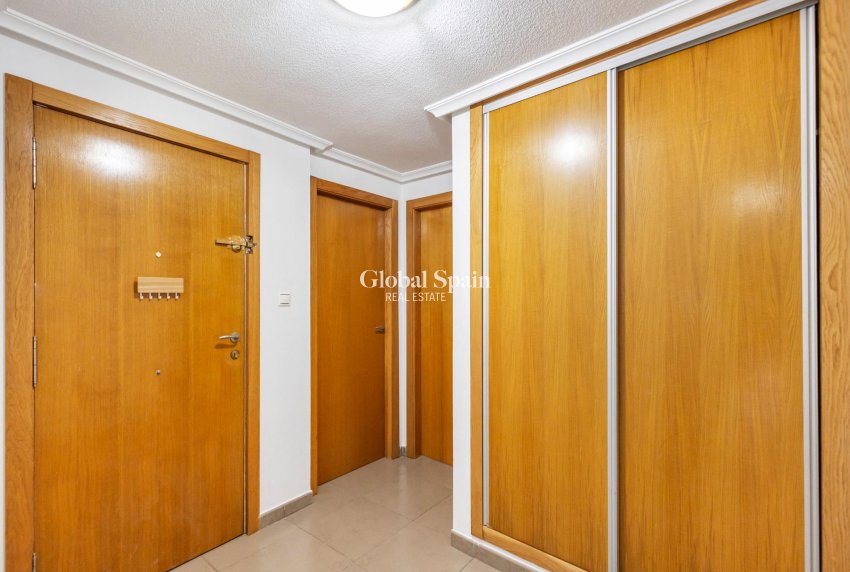 Revente - APPARTEMENT -
TORREVIEJA - torrevieja