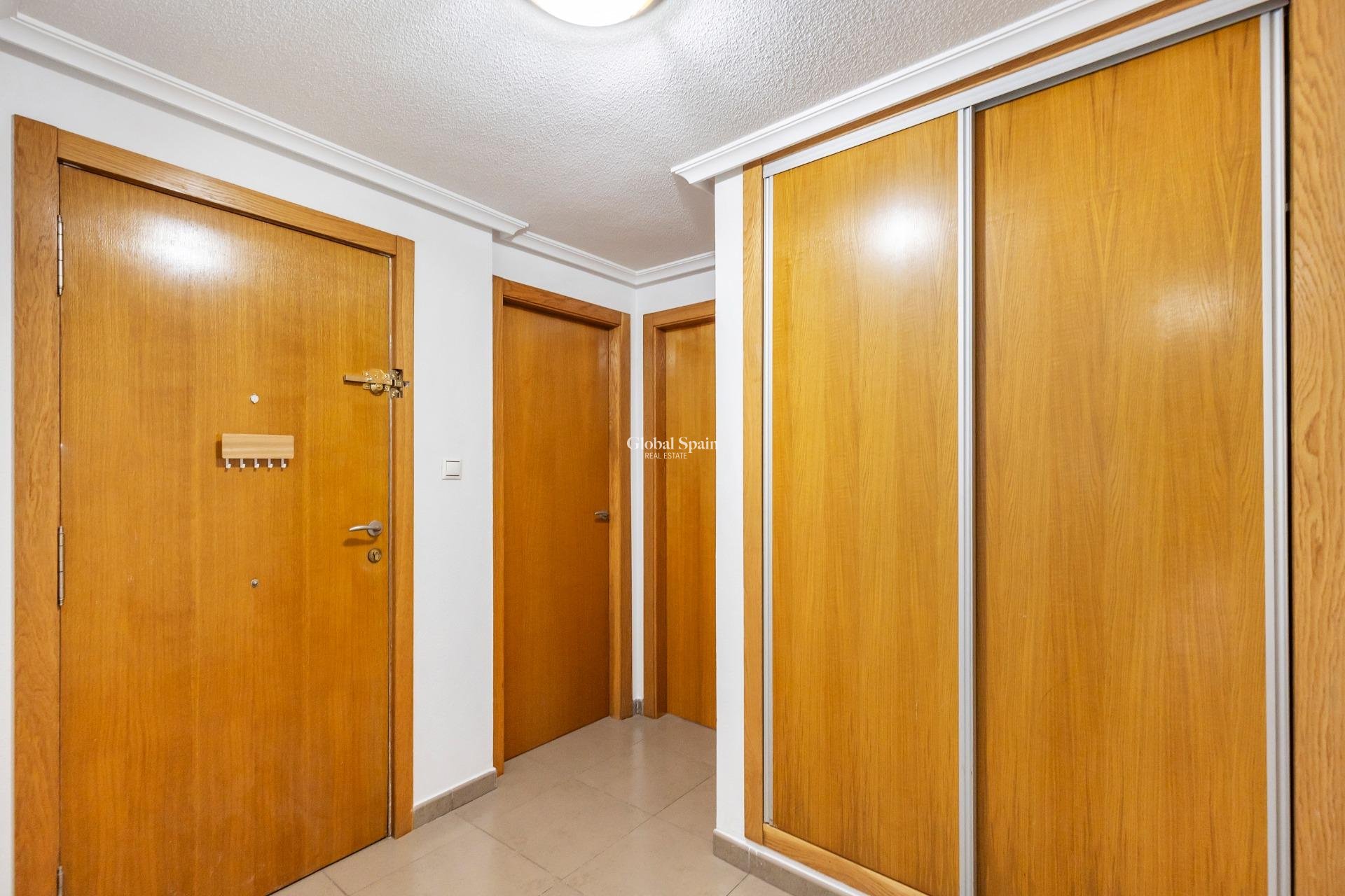 Revente - APPARTEMENT -
TORREVIEJA - torrevieja