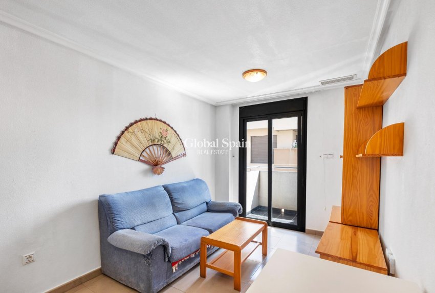 Revente - APPARTEMENT -
TORREVIEJA - torrevieja