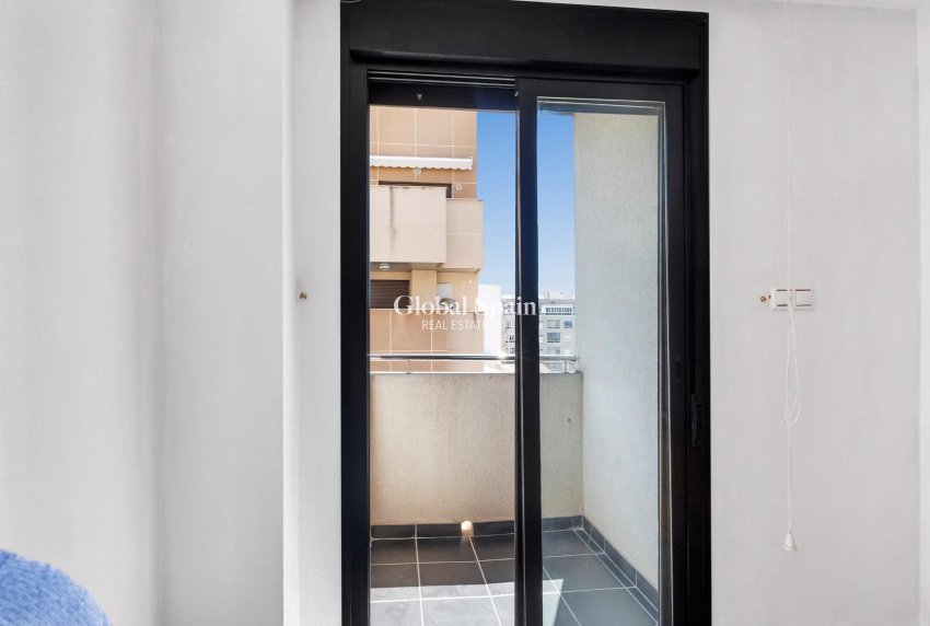 Revente - APPARTEMENT -
TORREVIEJA - torrevieja