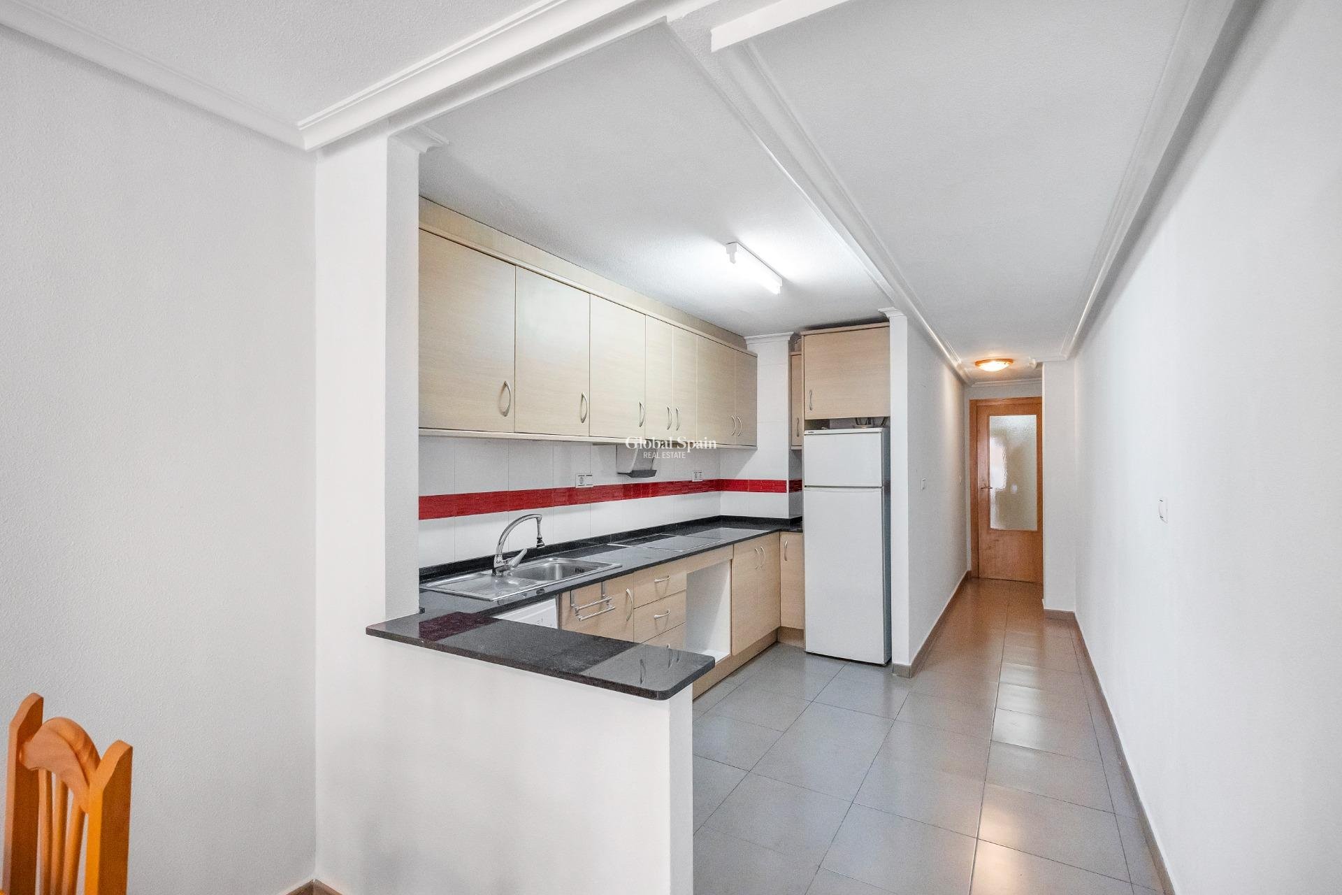 Revente - APPARTEMENT -
TORREVIEJA - torrevieja