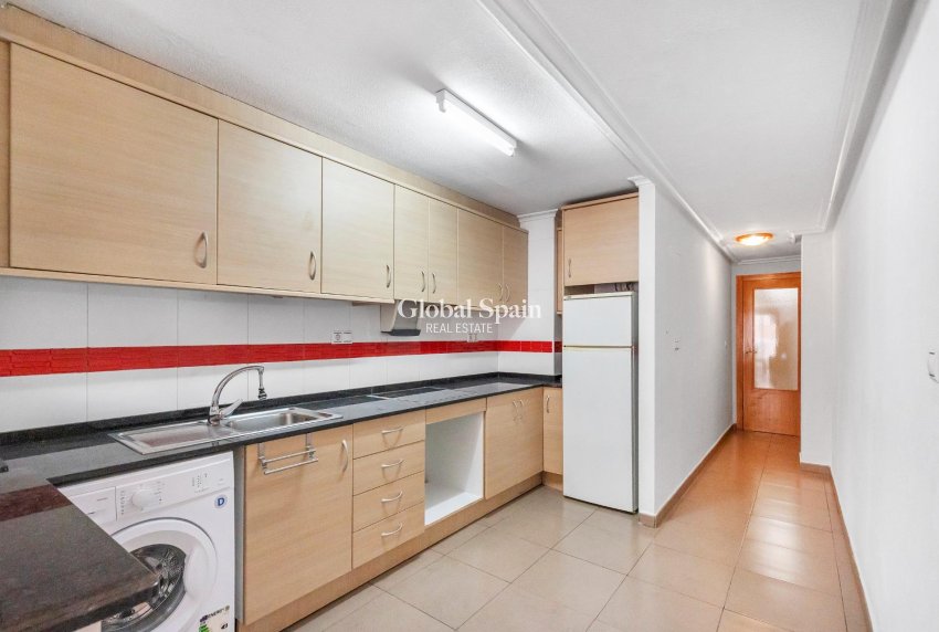 Revente - APPARTEMENT -
TORREVIEJA - torrevieja