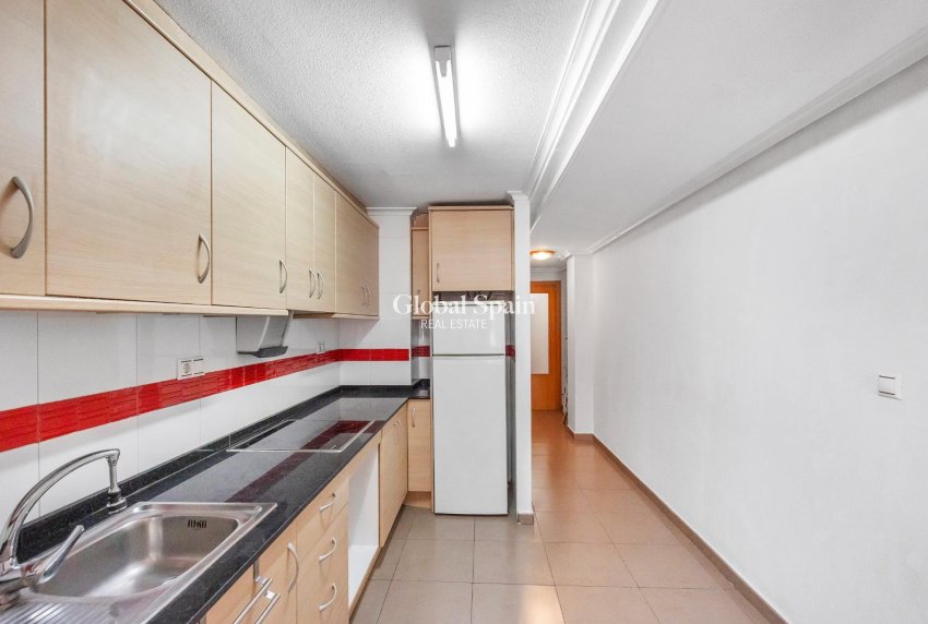 Revente - APPARTEMENT -
TORREVIEJA - torrevieja