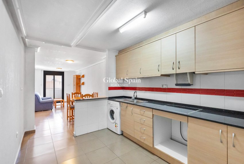 Revente - APPARTEMENT -
TORREVIEJA - torrevieja