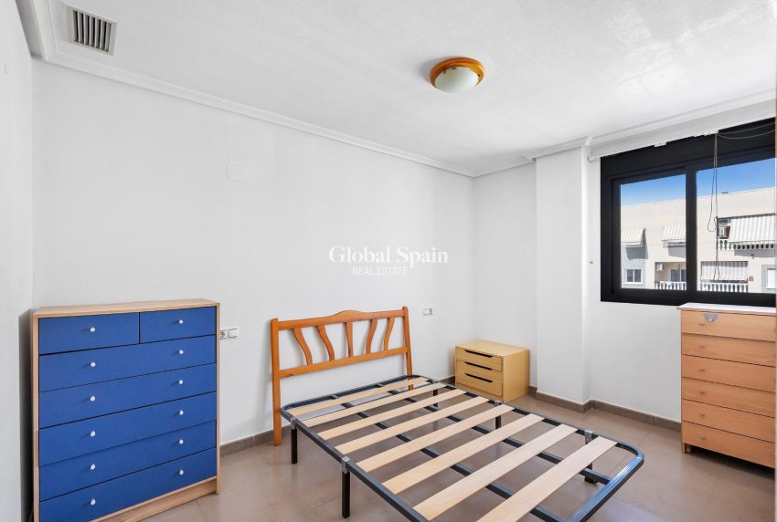 Revente - APPARTEMENT -
TORREVIEJA - torrevieja