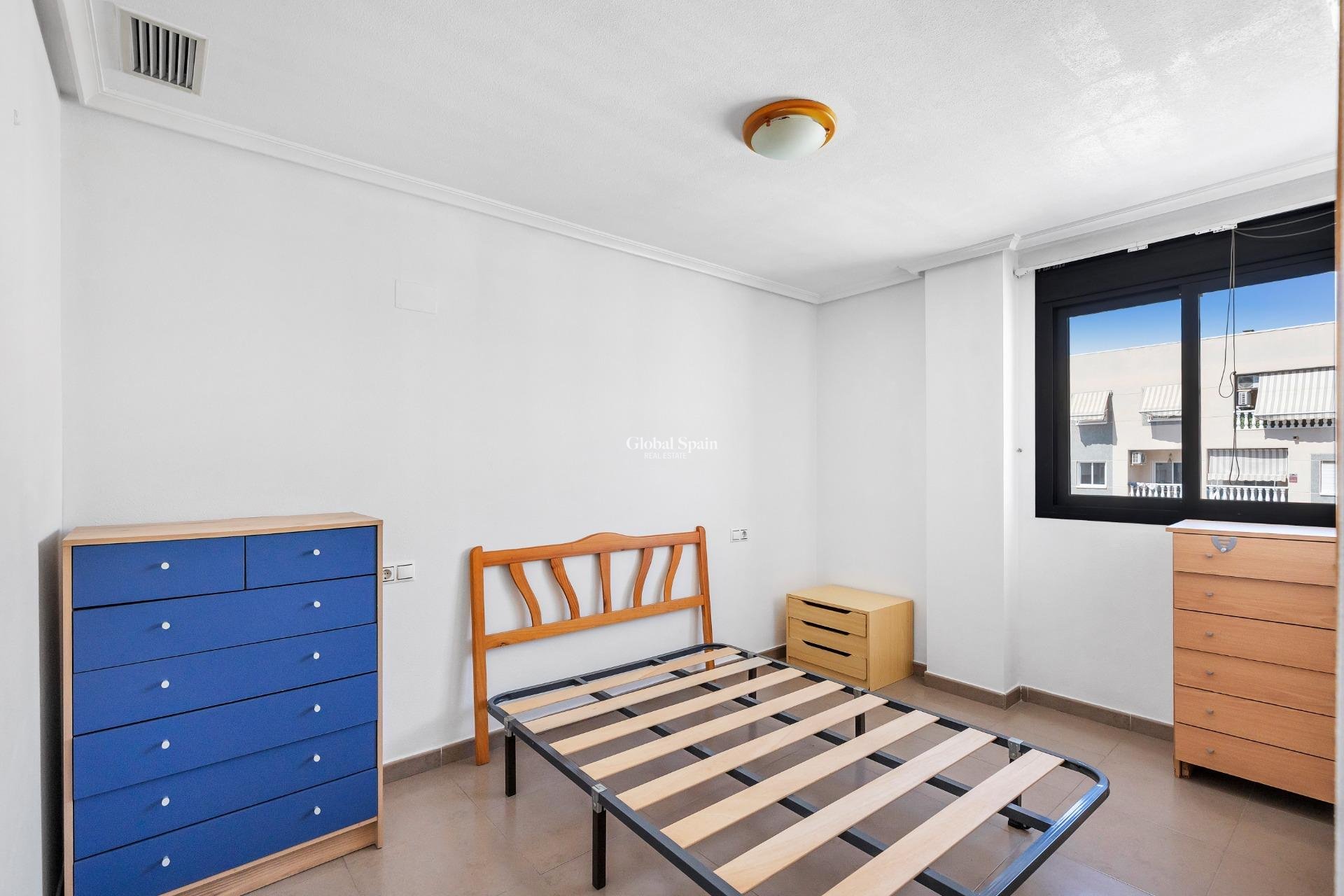 Revente - APPARTEMENT -
TORREVIEJA - torrevieja