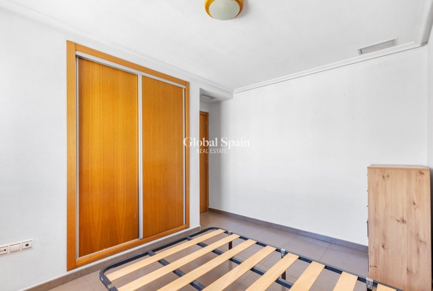 Revente - APPARTEMENT -
TORREVIEJA - torrevieja
