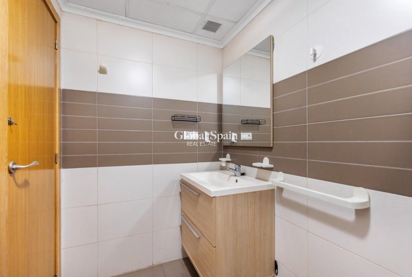 Revente - APPARTEMENT -
TORREVIEJA - torrevieja