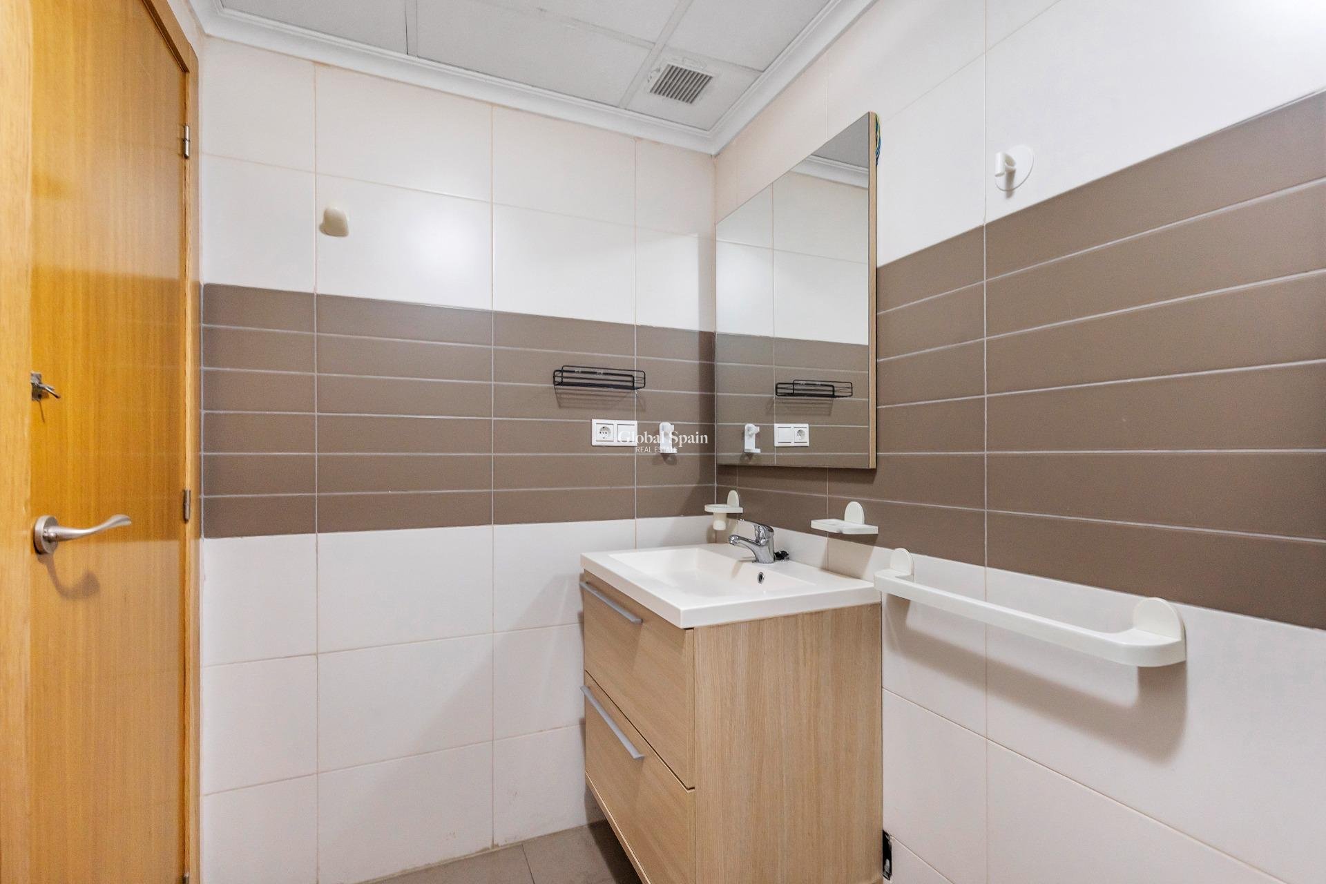 Revente - APPARTEMENT -
TORREVIEJA - torrevieja