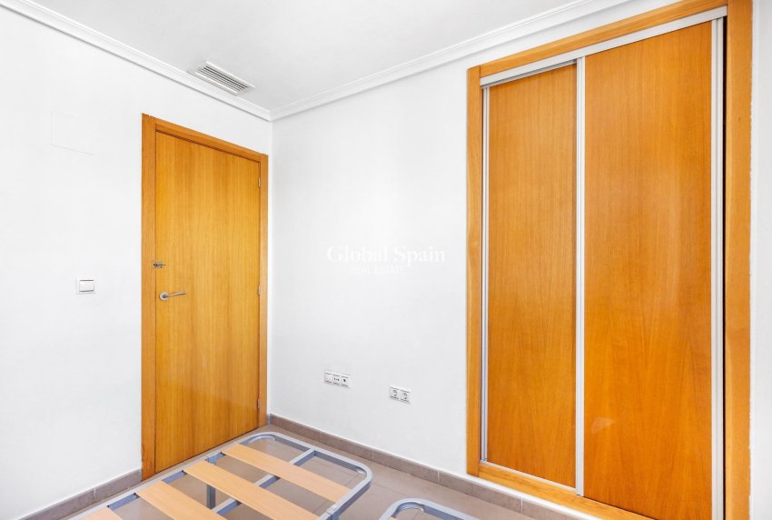 Revente - APPARTEMENT -
TORREVIEJA - torrevieja
