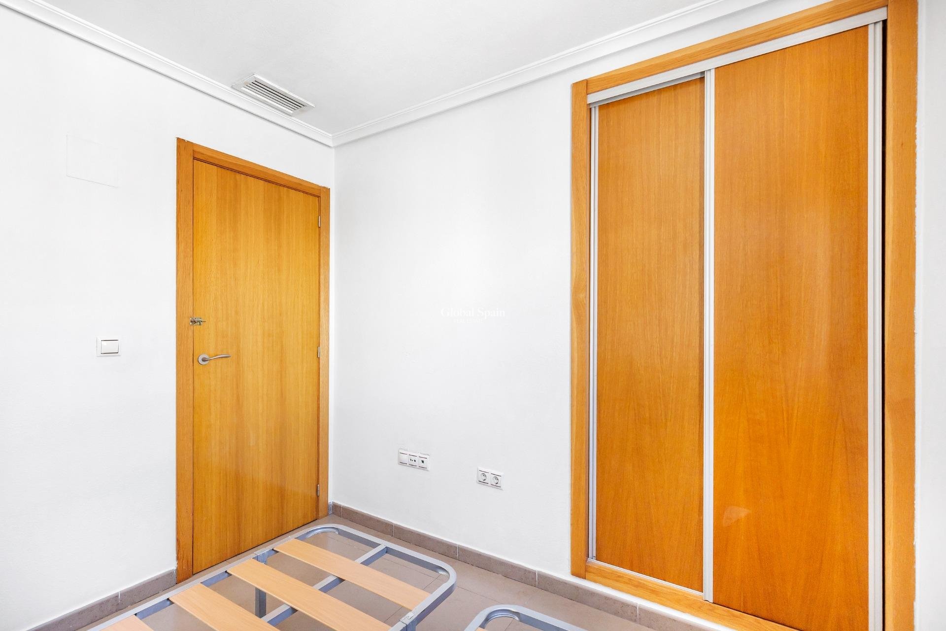 Revente - APPARTEMENT -
TORREVIEJA - torrevieja