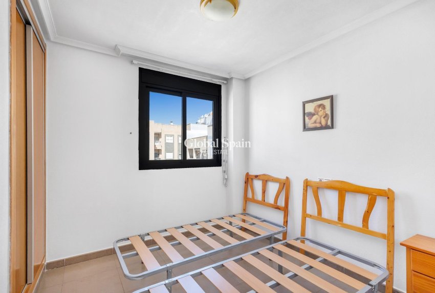 Revente - APPARTEMENT -
TORREVIEJA - torrevieja