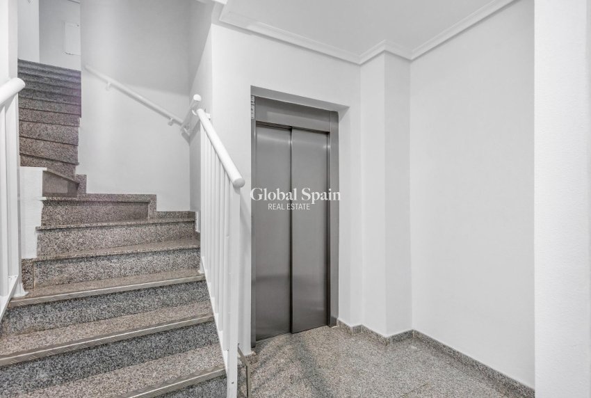 Revente - APPARTEMENT -
TORREVIEJA - torrevieja